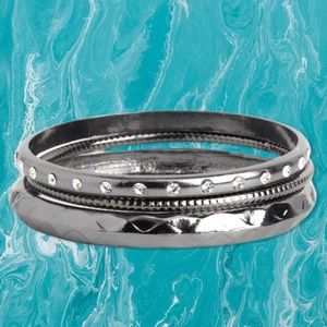 Paparazzi Confidently Curvaceous Bangles Sets in Black